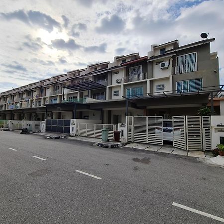 3Storey House 13Pax Family Suite Bayan Lepas Exterior foto